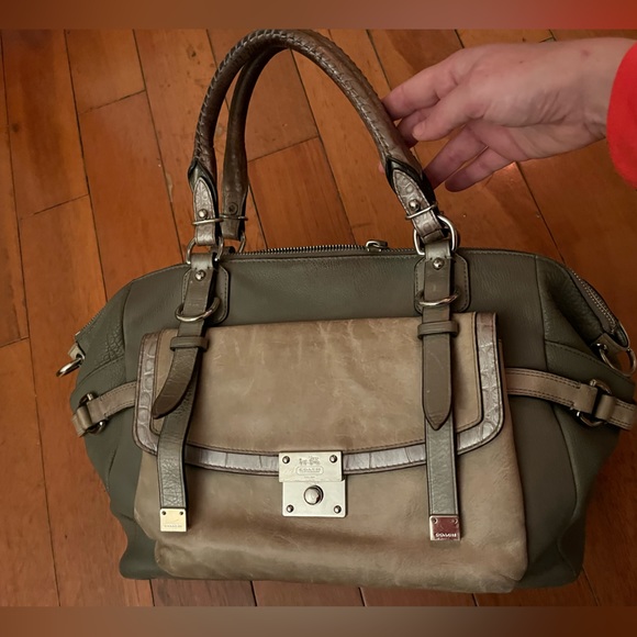 Coach Pinnacle Bette special “Dove Gray” handbag - Picture 3 of 6